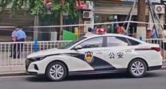 重庆街头突发命案：一外卖员当街被捅倒地 