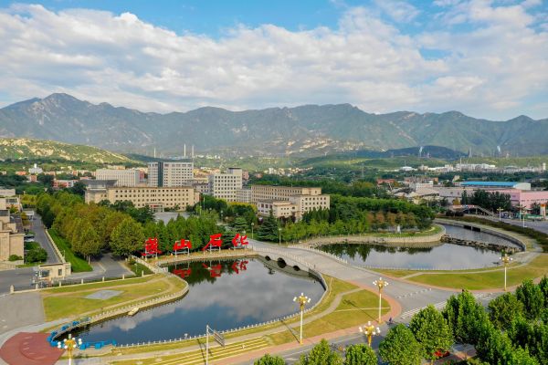图为燕山石化全景俯瞰图（燕山石化供图）